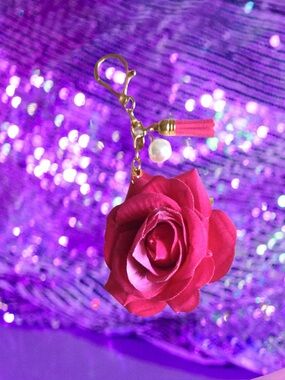 🆕Boutique Hot Pink/Gold Rose Keychain Bag Charm w/ Tassle & Faux Pearl🩷🩷